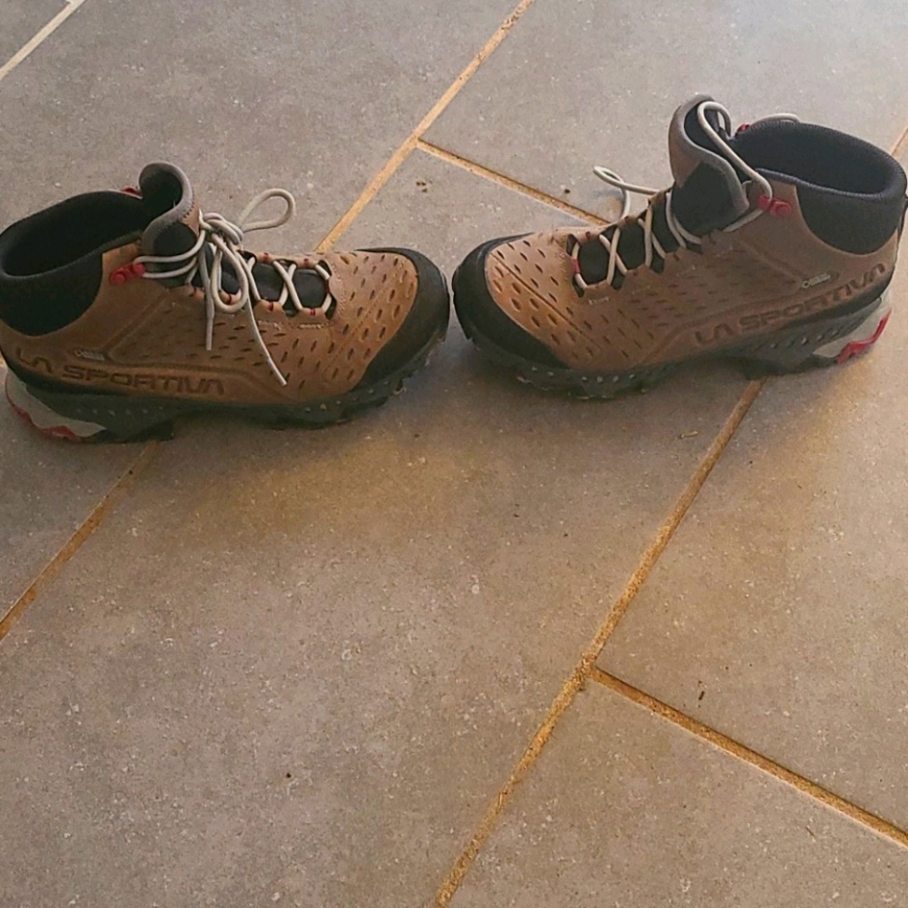 9.5 US or 41  La Sportiva Pyramid GTX